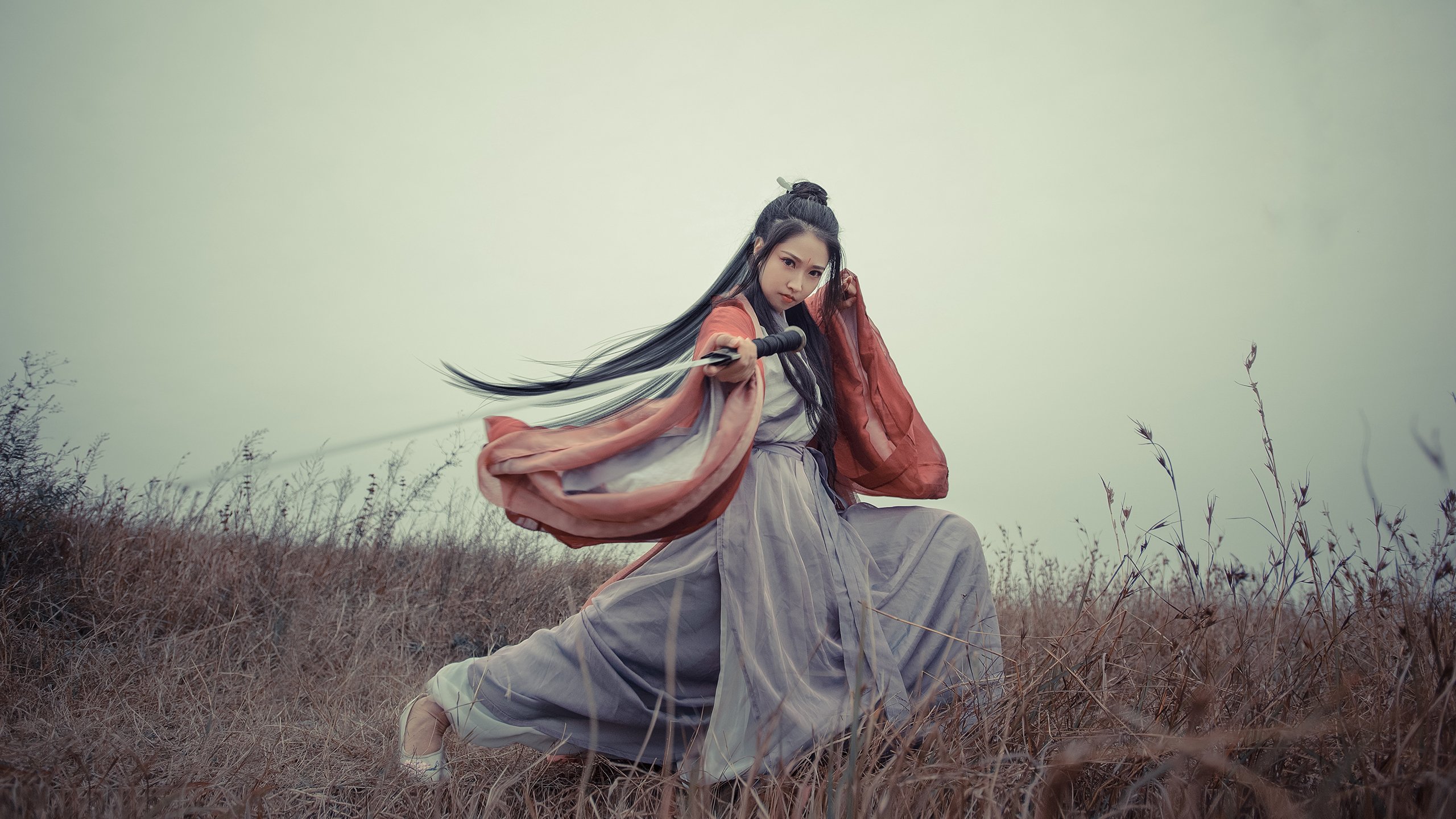 九游9游-勒沃库森双边突破牵扯对手防线，勒沃库森二队