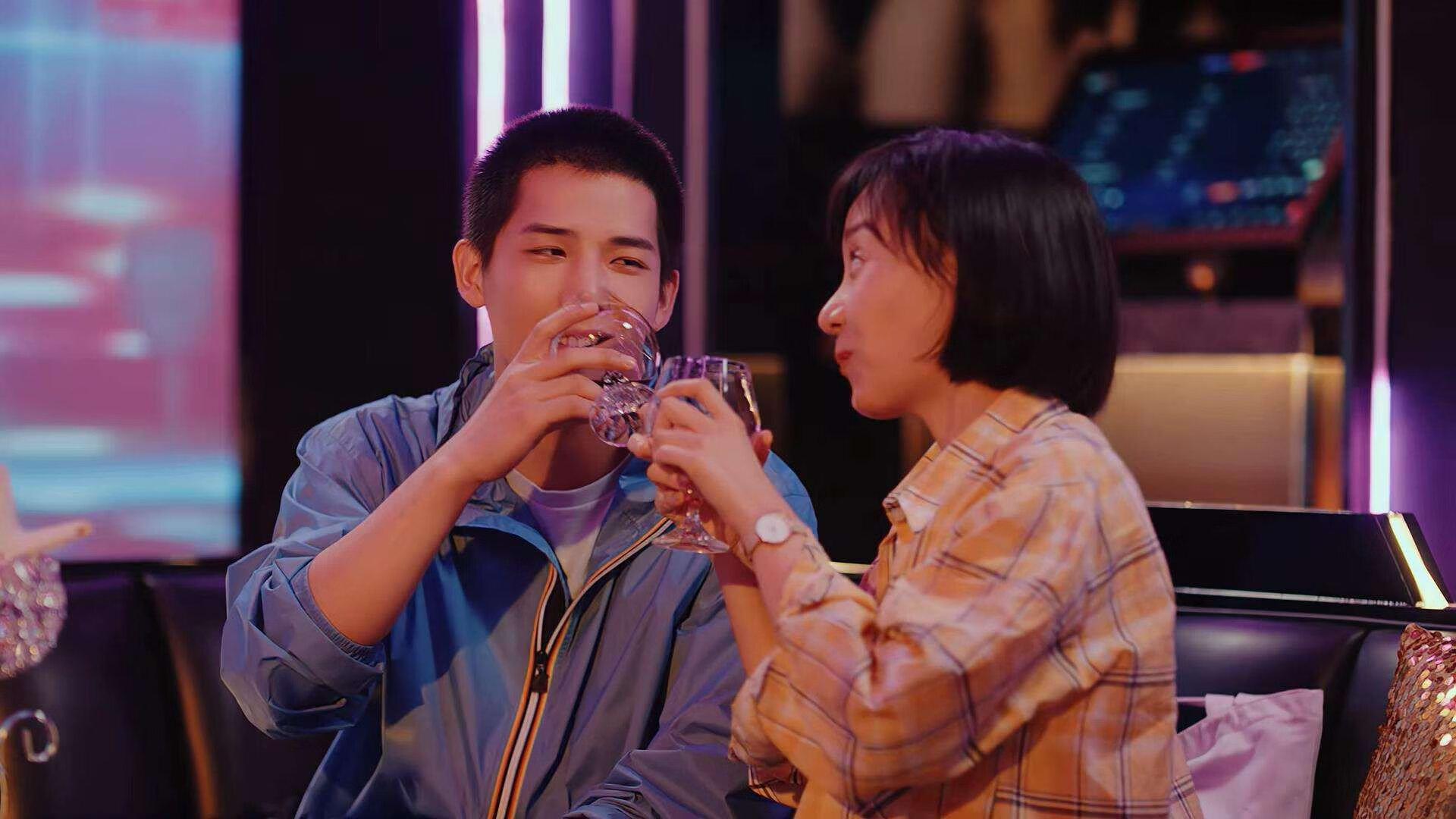 世界杯难忘狂欢夜:球迷欢呼不断,精彩纷呈,世界杯有多狂热